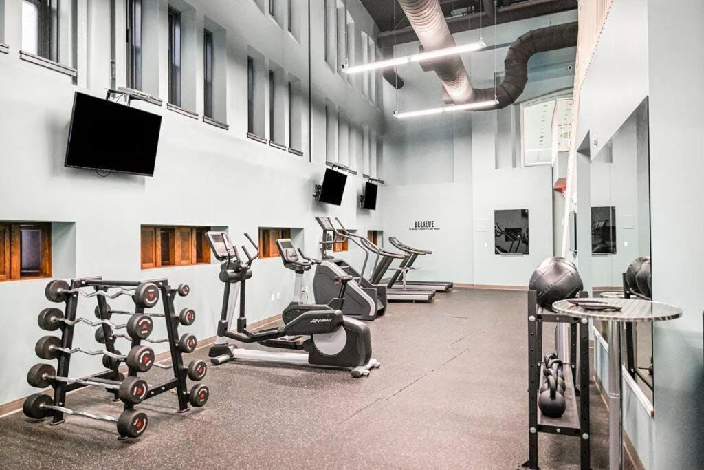 2Br Unit In The Heart Of Dt On Playhouse Square, With Pool And Gym Access-1106 Apartment Cleveland Exterior foto